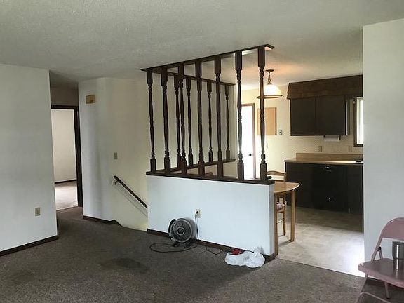 4th image of 215 Fuller Ave
