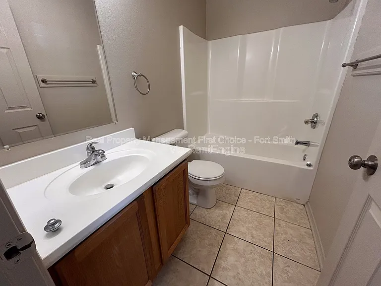 1439 Brazil St — Photo 9