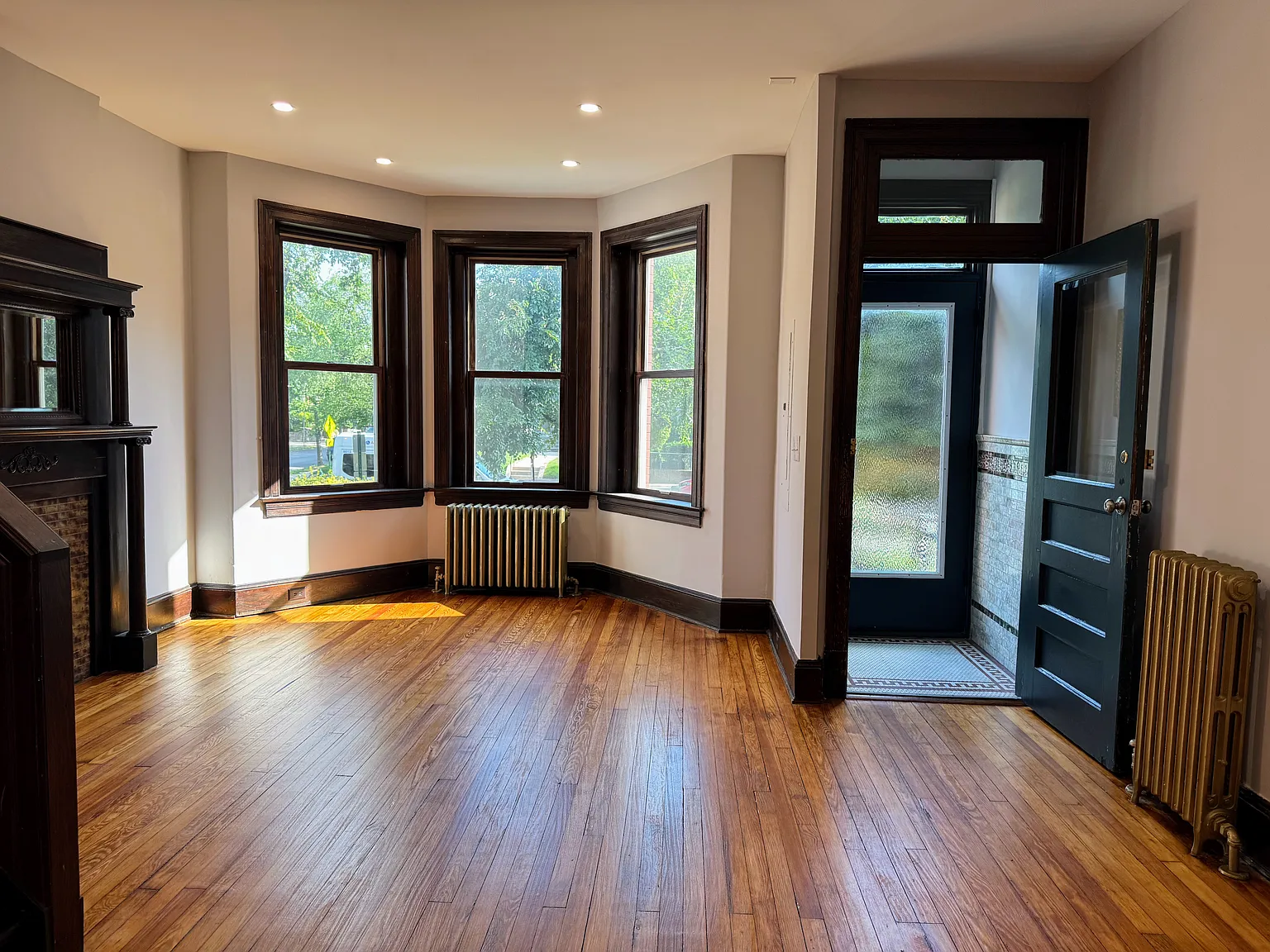 3 bed, 1.5 bath, 1522 sqft, $4,500 — Photo 3