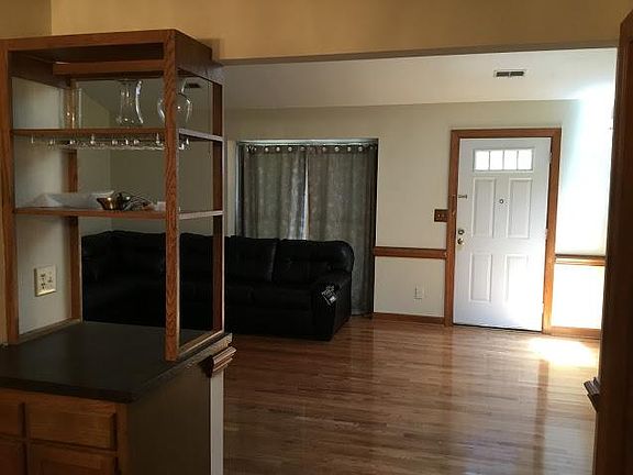 4th image of 200 Woodcroft Pkwy