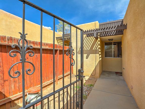 2nd image of 32 Calle Playa Del Sol NE