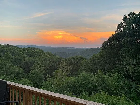 172 Hanging Rock Villas APT 422, Seven Devils, NC 28604