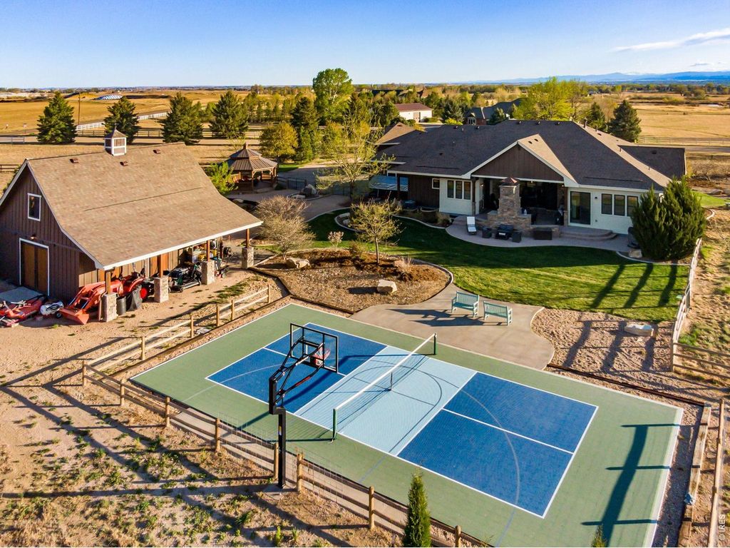 2418 Barry Ln