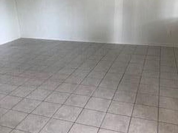5th image of 210C Pierce Ave