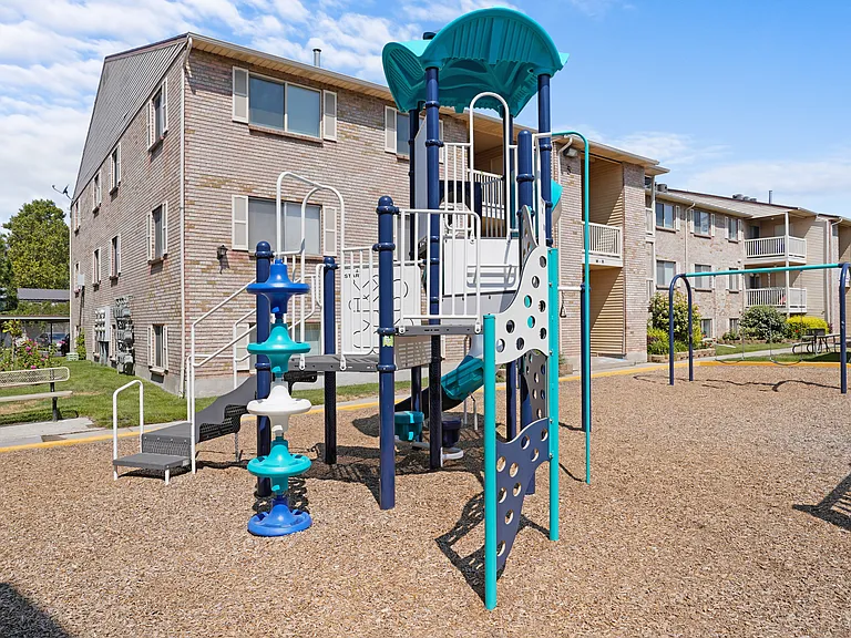 Falcon Park Apartments — Photo 11