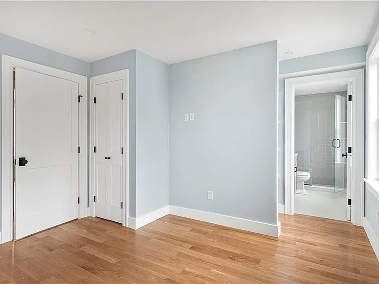 110 Newport Ave — Photo 18