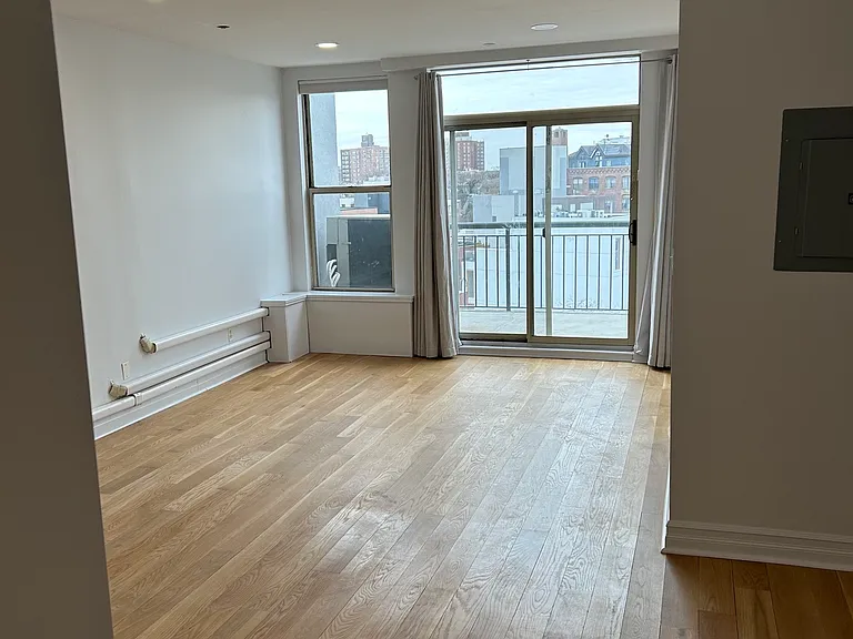 647 Washington Ave #7A — Photo 2