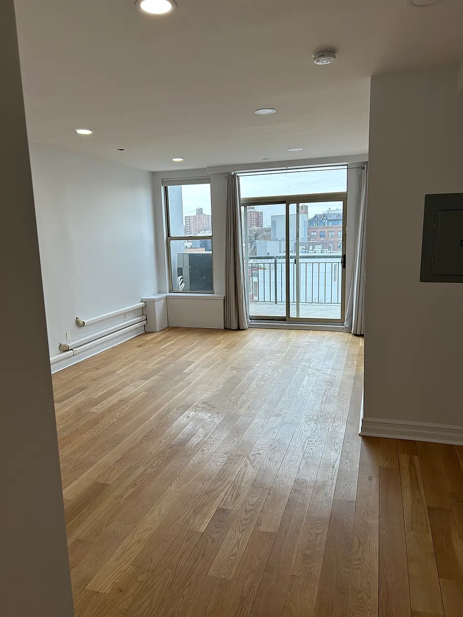 Building Photo - 647 Washington Ave #7A