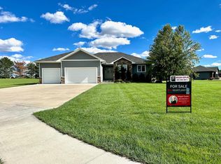 102 Chicadee Cir, Phillips, NE 68865