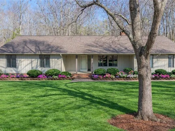 682 Cecil St, Thomasville, NC 27360