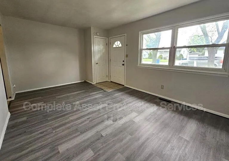 934 N Wood St — Photo 9