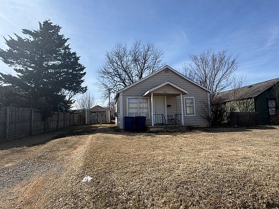 2nd image of 106 W Maple Ave