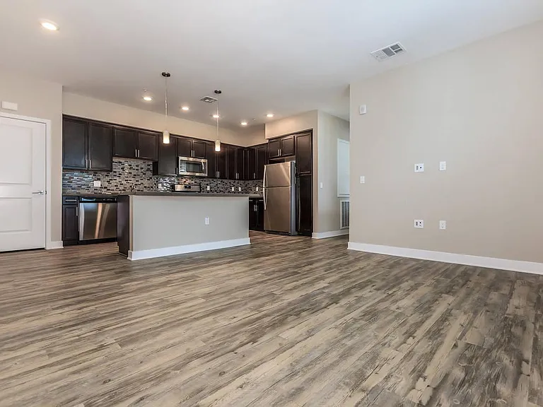 Esencia Sur Apartment Homes — Photo 36