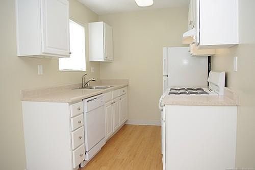 4th image of 300 Palmetto Ave