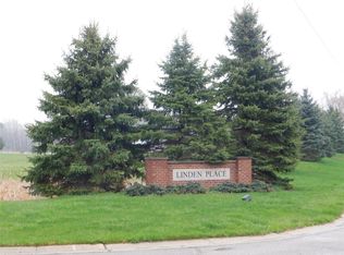 B 2 Lindemere Dr, Fowlerville, MI 48836