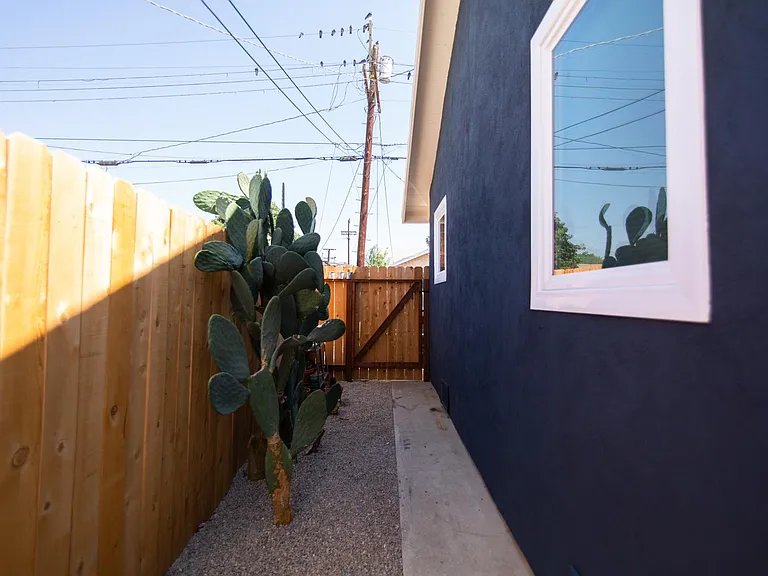 3852 La Salle Ave — Photo 10