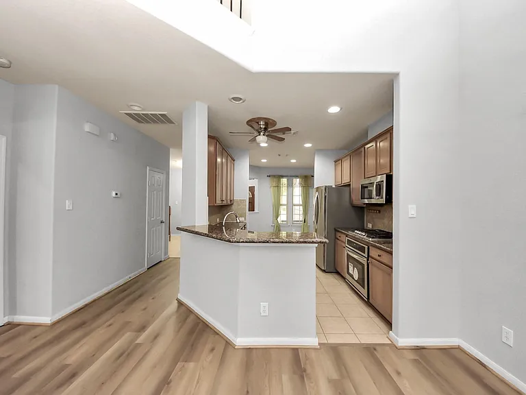 1251 Glenwood Canyon Ln — Photo 9