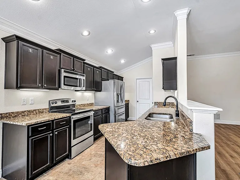 608 Memorial Ct — Photo 18