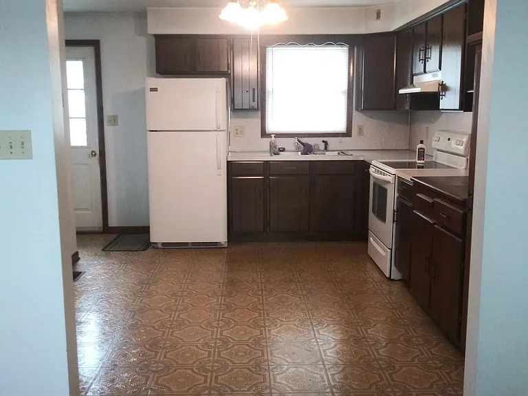 551 Family Dr — Photo 2