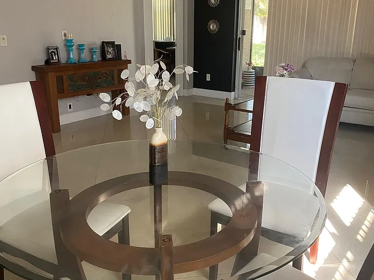 House is not furnished, this is just an idea of arrangement for reference only.
