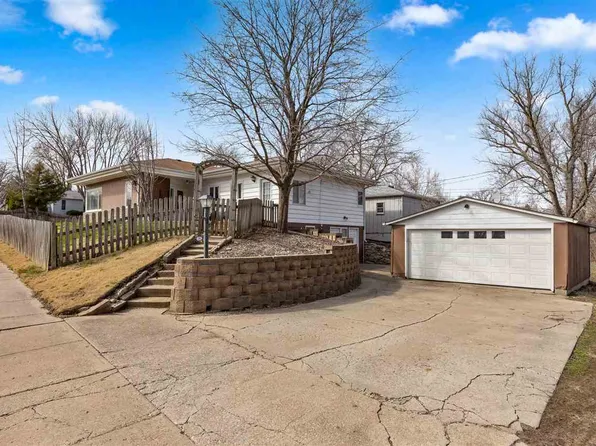 701 9th Ave, Coralville, IA 52241