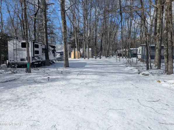 102 Powhatan Dr, Shohola, PA 18458