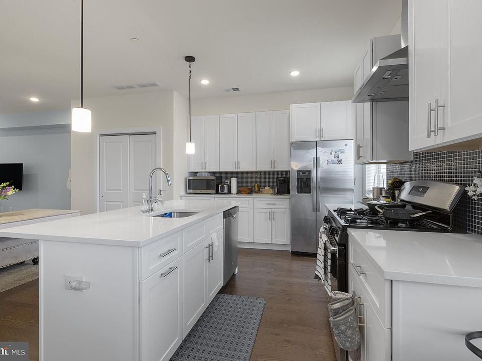 1st image of 2146 Kensington Ct #84B