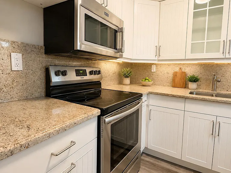 611 NE 14th Ave #201 — Photo 6