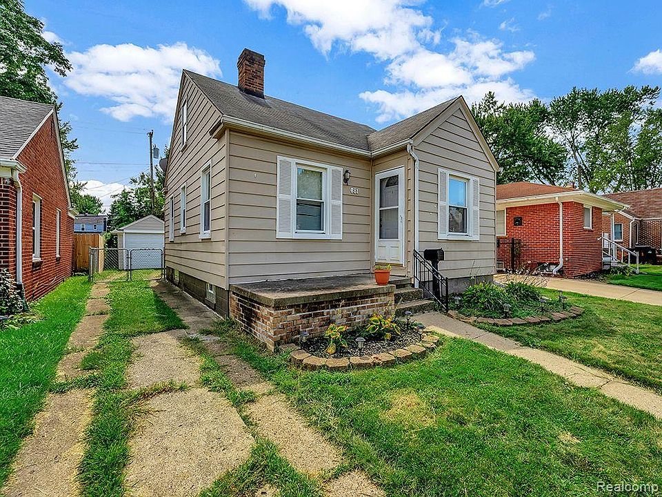 1st image of 681 Highland St