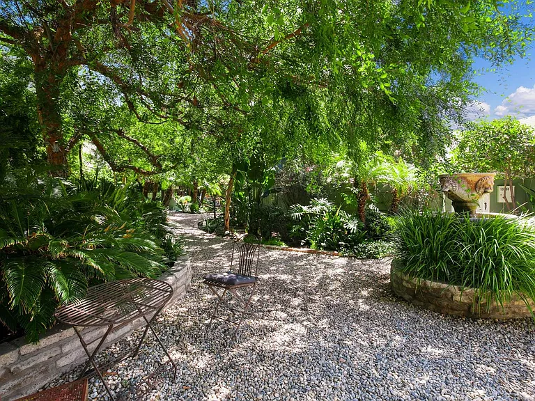 1323 N Olive Dr — Photo 10