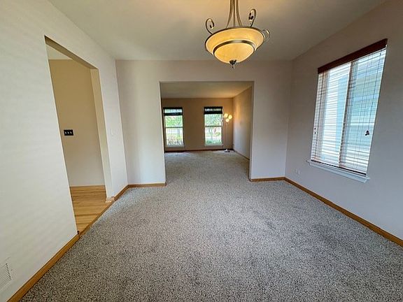4th image of 794 Meadowridge Dr
