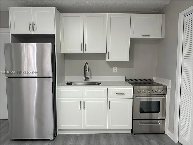 501 SE 23rd St #12 — Photo 3