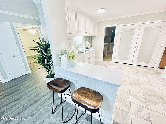 5th image of 114 Camellia Cir