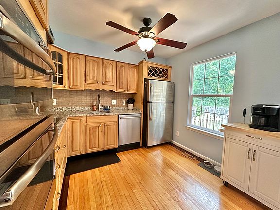 4th image of 103 Staunton Ct