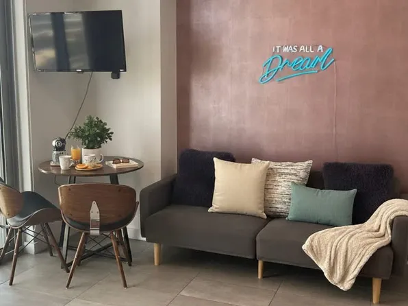 227 NE 2nd St, Miami, FL