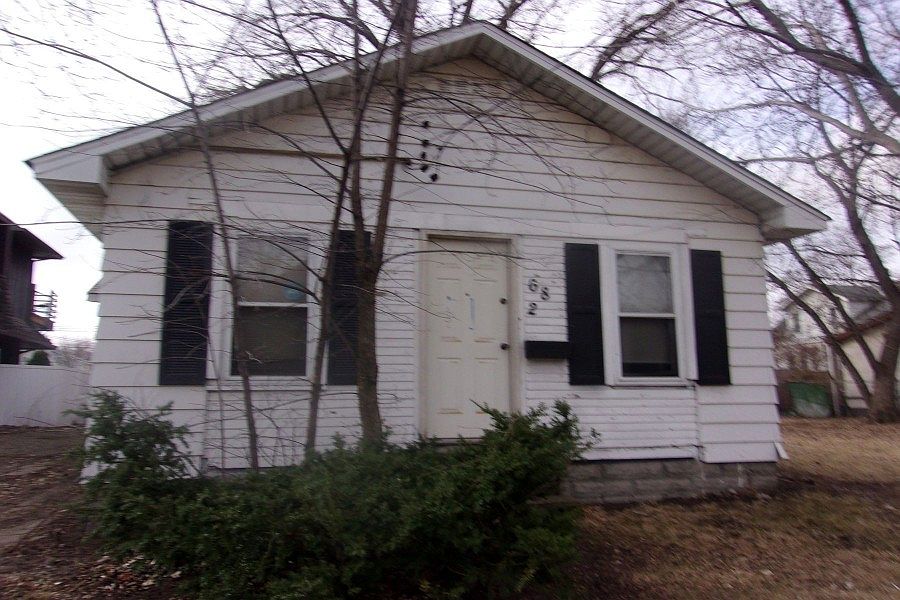 1st image of 682 Lowry Ave NE