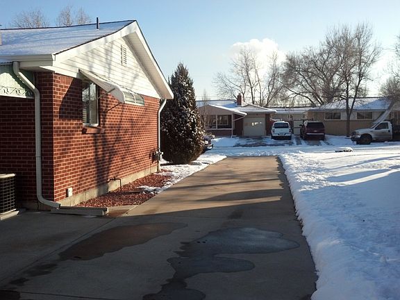 Driveway towards Street