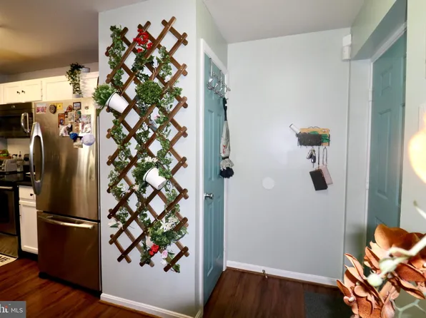 9815 Lake Pointe Ct APT 203, Upper Marlboro, MD 20774