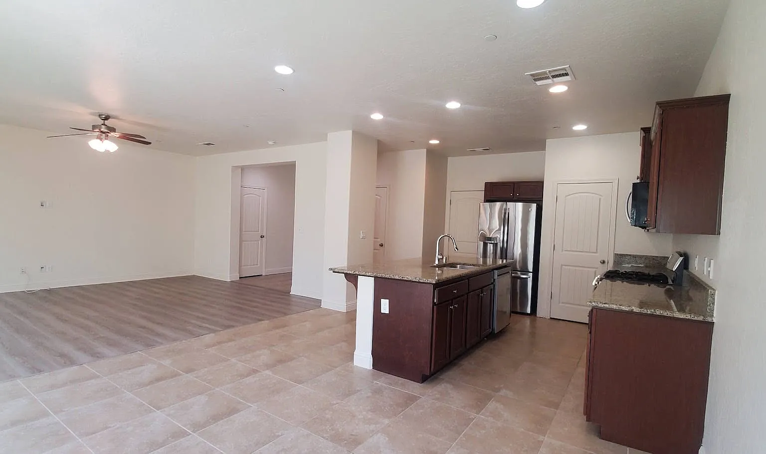 3 bed, 2.5 bath, 2097 sqft, $2,595 — Photo 4