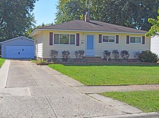 35500 Grovewood Dr, Eastlake, OH 44095