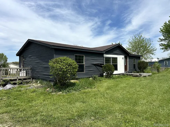 5151 Huntley Dr, Holly, MI 48442