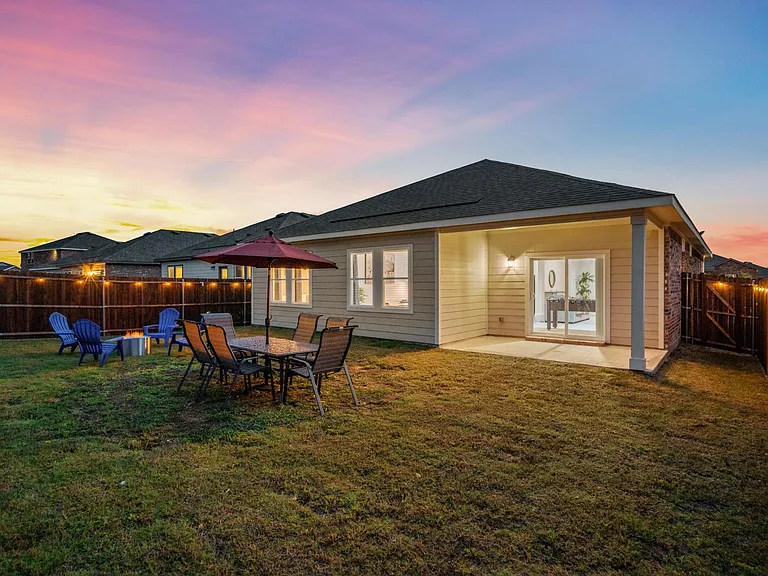 766 Camden Dr — Photo 46
