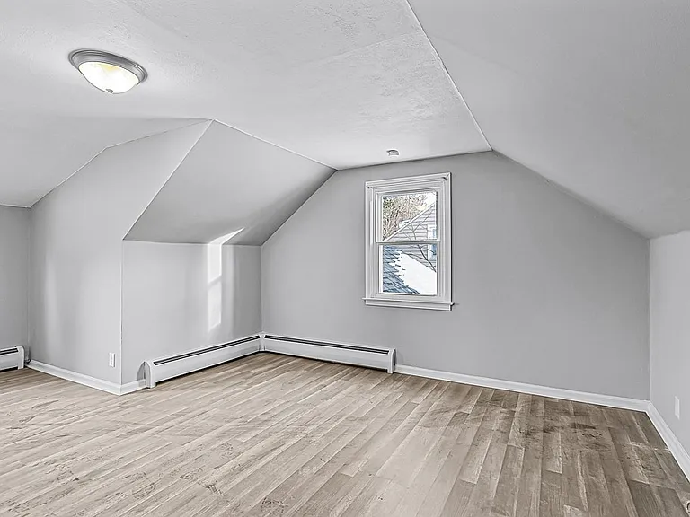 11 Winmar Cres — Photo 31