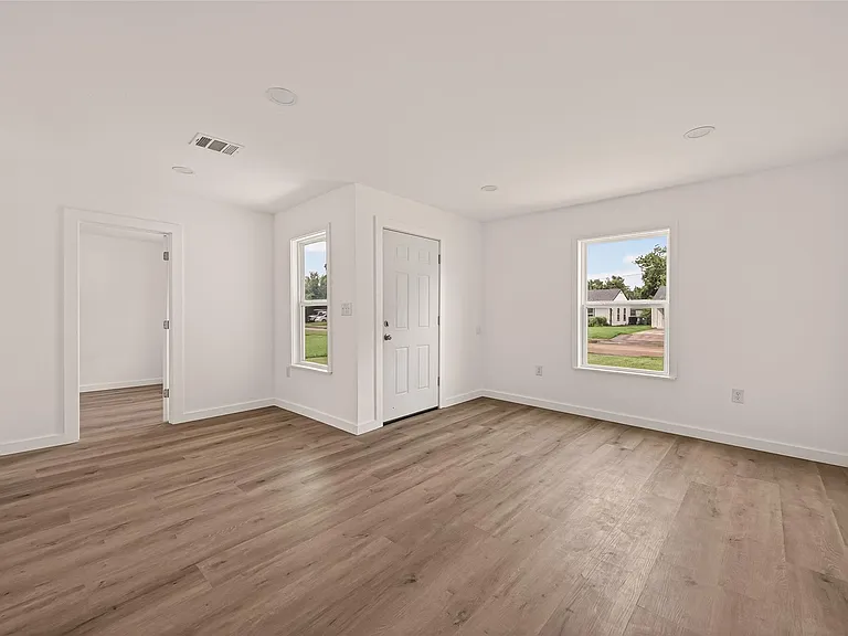 3922 Alsace St — Photo 7