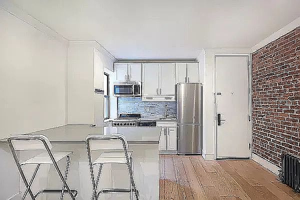 1st image of 401 E 50th St APT 5A