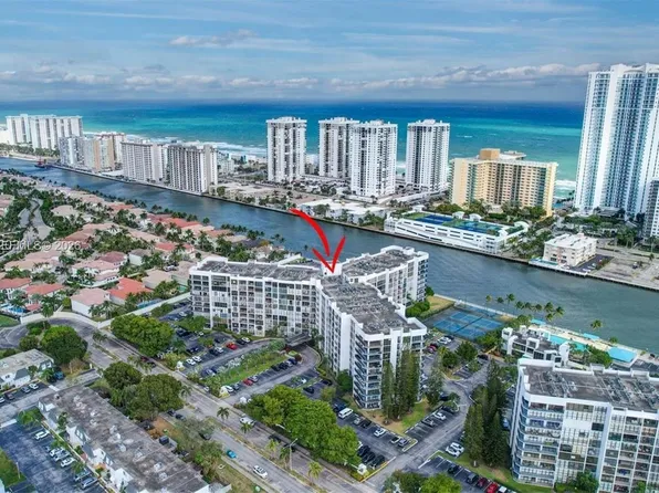 1000 Parkview Dr APT 825, Hallandale, FL 33009