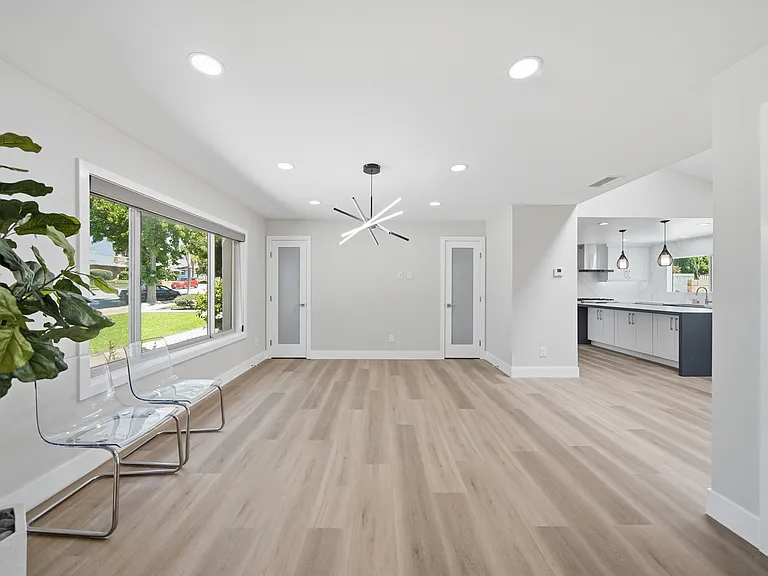 1814 N San Antonio Ave — Photo 9