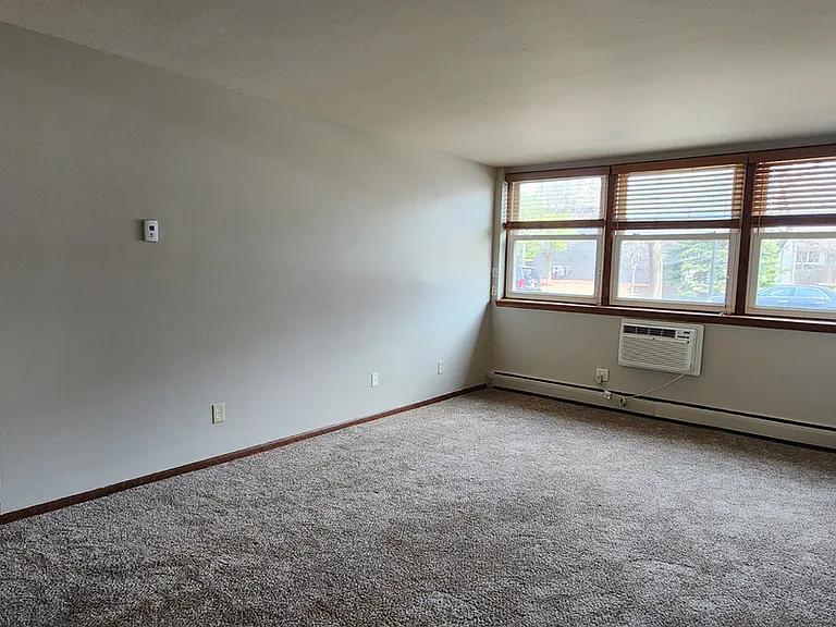 Bryant Avenue Apartments — Photo 8