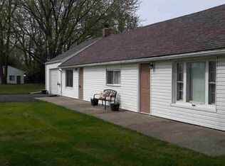 33 E Sub Station Rd, Temperance, MI 48182