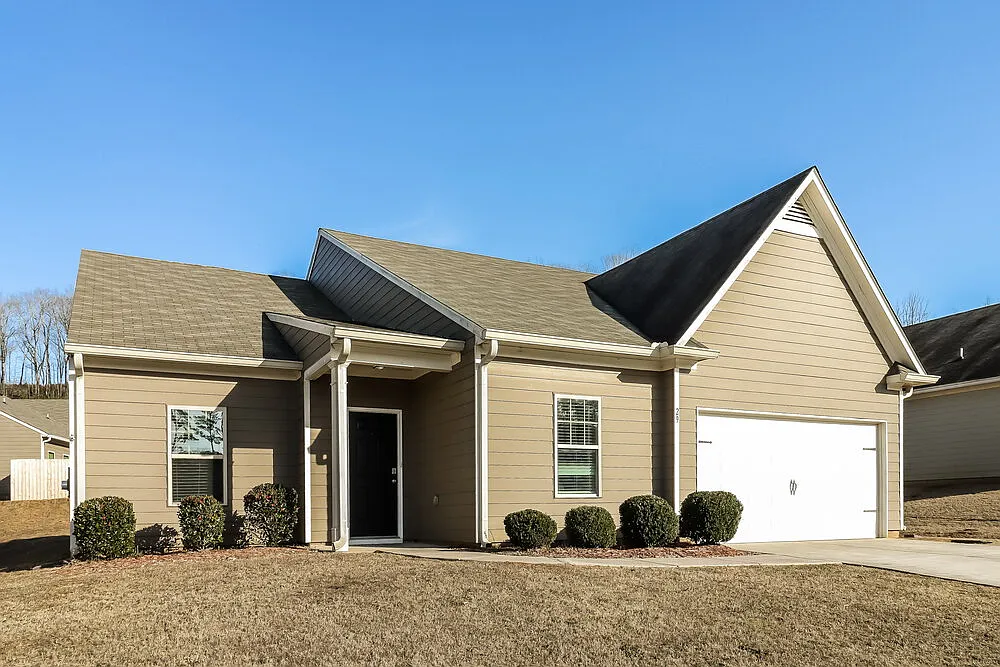 4 bed, 2.0 bath, 2102 sqft, $2,190 — Photo 3